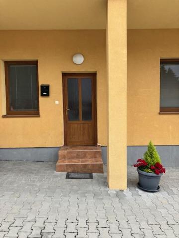 Apartmanovy Dom Slavia Apartment บอยนิตแซ ภายนอก รูปภาพ